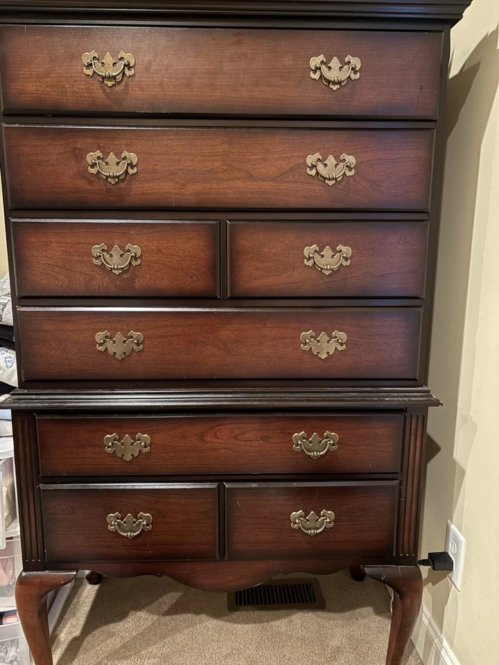 Cómoda Bombay Company Foto 1 de 4