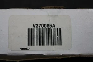 New International OEM Seal Part# V370065A - Picture 1 of 3