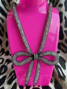 Collar Betsey Johnson Sombras Oscuras Cristal Aurora Boreal Relleno Malla Arco - Imagen 1 de 6