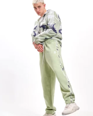 NEW MENS ADIDAS ORIGINALS CAMO  3 STRIPES TREFOIL SWEAT PANTS  ~SIZE 2XL  HF4880 - Image 1 of 4