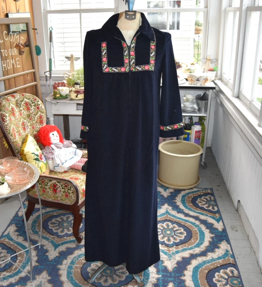 Vintage Komar Robe Black Velour House Coat Embroidered Prairie Design Medium - Image 1 of 4