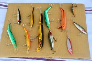 11 Fishing Lures - Picture 1 of 5