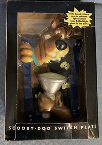 VINTAGE SCOOBY DOO 3D SWITCH PLATE SLIDE ARM TO EYES/FLASHLIGHT GLOW IN THE DARK - Picture 1 of 2