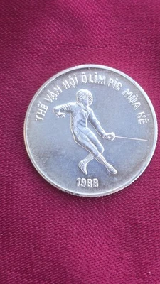 VIETNAM  Silver  100 Dong  1986  OLYMPIC  GAMES 1988 - Image 1 of 4