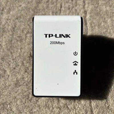 TP-Link AV200 Mbps Mini Powerline Adapter TL-PA211 - Image 1 of 2