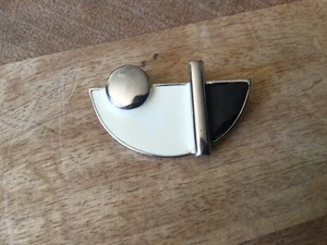 1980’s Abstract Brooch Pin Black & White VTG - Picture 1 of 2