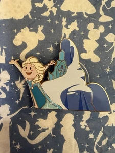 Disney Destination D23 2025 WDI MOG LE 500 Destinations Mystery Pin: Elsa - Bild 1 von 4