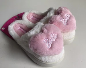 Barbie CORAZONES Zapatillas Esponjosas Rosa Suave Interior/Exterior Mujer’s Talla S 5-6 NUEVO - Imagen 1 de 13