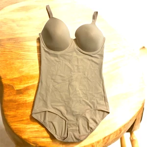Maidenform Women’s Body Shaper Bodysuit Size L Beige Padded Underwire Smoothing - Picture 1 of 5