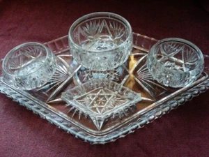 1970's Classic Glass Serving Plate Complete With 4 Accompanying Dishes. - Picture 1 of 6