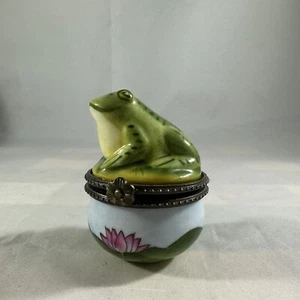 Vintage CBK LTD FROG TRINKET BOX HAND PAINTED LILY PAD BASE 1997 - Picture 1 of 7