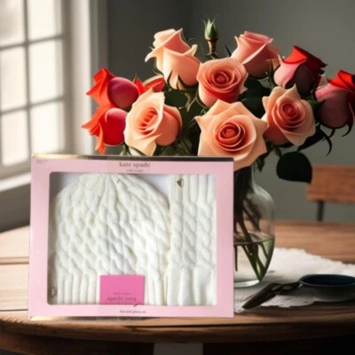 Gorro y guantes Kate Spade tejido con cable - crema francesa (nuevo en caja) Foto 1 de 4