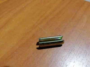 SPINA ELASTICA PER CERNIERA PORTA PIAGGIO APE MP 500 501 600 601 008847 - Foto 1 di 1