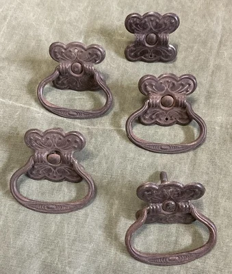 Lote de 4 puxadores de gaveta antigos vitorianos anel gota alça com placa traseira 2 X 2 - Imagem 1 de 4