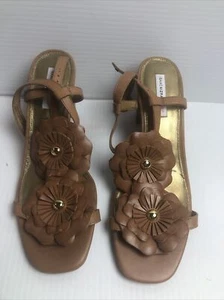 ISAAC MIZRAHI Brown  Flower  Heel Sandals Leather 8.5 W- SEE FLAWS - Picture 1 of 6