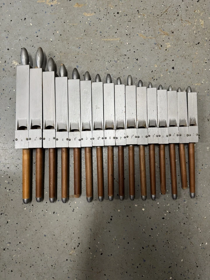 16 tubos de órgano de madera vintage | Tubos de órgano de iglesia de madera | Flautas de órgano de madera Foto 1 de 4