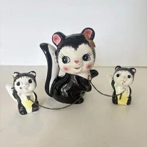 Vintage Anthropomorphic Ceramic Skunks Mom & 2 Babies w/ Chains - Picture 1 of 10