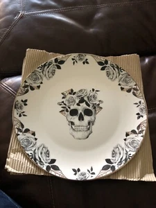 New Eaton Fine Dining 10.5" Dinner Plate Halloween Skull & Roses Gold Trim - Picture 1 of 3