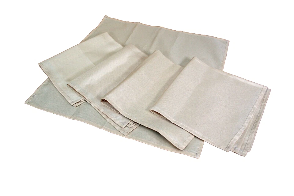 Juego de 5 servilletas de poliéster dorado NUEVAS Foto 1 de 1