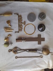 Alte religiöse Gegenstände, Kreuze, Weihwasserkessel, etc.
