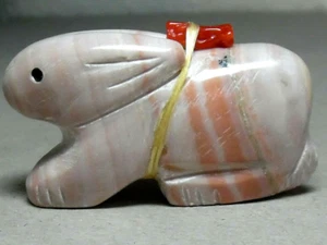 ZUNI FETISH F-4134 DOLOMITE BUNNY WITH  CORAL OFFERING BY FITZ KIYITE - Picture 1 of 6