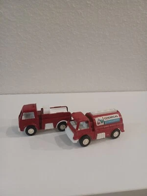 Vintage 1970 Tootsietoy Red Die-cast Fire Truck + Chemical Extinguisher Loose - Image 1 of 4