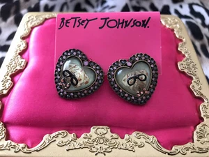 Betsey Johnson Kamee Critters Cartoon Mops Hund Nerd Brille Lucite Herz Ohrringe - Bild 1 von 2