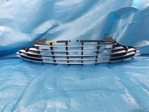 Db11 Front Grill Damaged - Picture 1 of 10