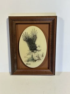 Targa da parete con cornice ovale Eagle Art Faux Scrimshaw 1987 decorazione fauna selvatica 9x7" USA - Foto 1 di 3