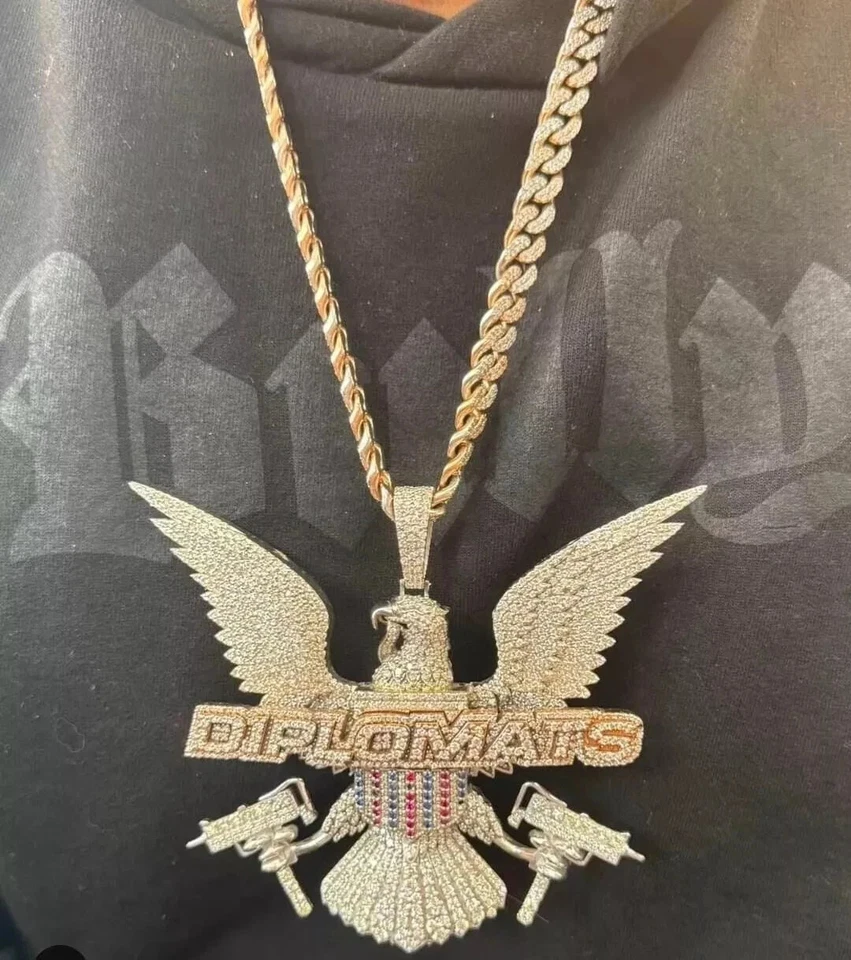 Colgante con dije de águila personalizado 4 quilates corte redondo real moissanita chapado en oro amarillo de 14 quilates Foto 1 de 3