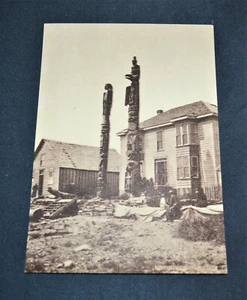 Hood's Photos of the World series - Totem Poles, Alaska (no. 200) - Picture 1 of 2
