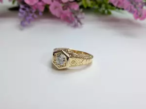Forever One Moissanite Vintage Esagono Solitario Fidanzamento Inciso 14k Giallo - Foto 1 di 5