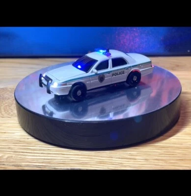 Ford Crown Vic 2001 Greenlight 1:64 personalizado Miami Dade Police con luces LED Foto 1 de 4
