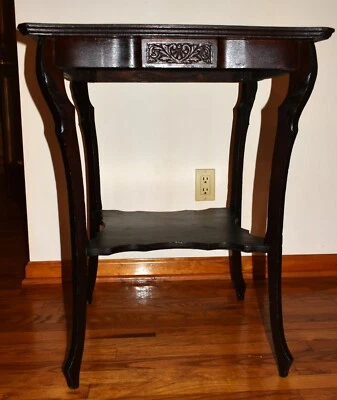 Антикварный салонный стол с оригинальной отделкой большой два тейра резное дерево 30 дюймов - Изображение 1 из 4