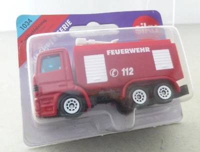 Siku Super Serie Mercedes Feuerwehr Foam Six Wheeled Fire Engine  - Image 1 of 3
