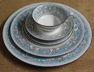 5 P Wedgwood England W2614 Florentiner Türkis Gedeck Abendessen Salatteller - Bild 1 von 4
