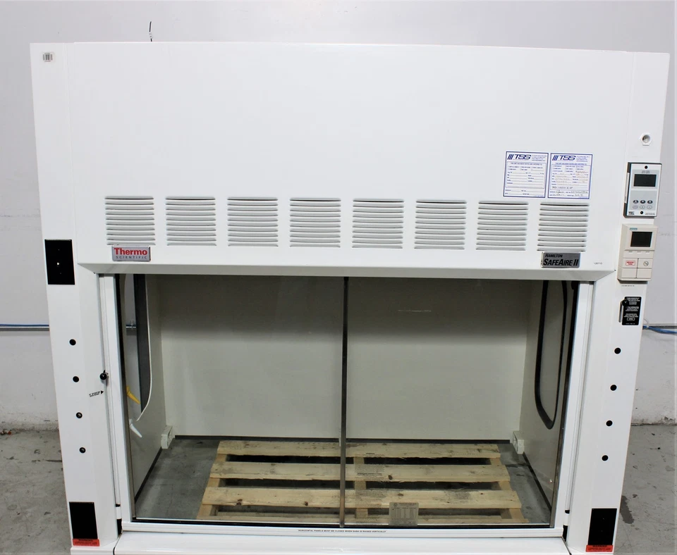 Hamilton SafeAire II Fume Hood 60in Flush Sill, 3 Gas Valves, 2 AC  (3344981) - Image 1 of 4