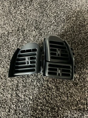 1996 - 2005 Chevy Astro GMC Safari Dash Vent Heater A/C  Driver Side  - Image 1 of 4