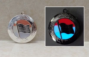 Amerikanische Flagge LEUCHTET IM DUNKELN rot weiß und blau silber Foto Medaillon Steampunk - Bild 1 von 4