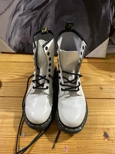 Women's Dr Doc Martens Air Wair 1460 White Smooth Leather Lace Up Boots size 7 - Picture 1 of 13