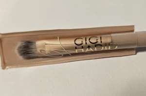 Maybelline New York Gigi Hadid Eye Contour Brush GG03 Brand New - Picture 1 of 12