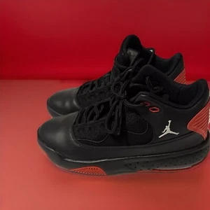 Nike Air Jordan Kids Max Aura 2 "Bred" Black/Red Basketball Shoes CK6636-060 - Bild 1 von 5