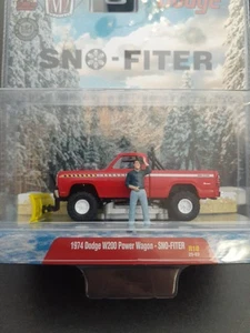 M2 MACHINES DIORAMA AUTO FIGS 1974 DODGE W200 POWER WAGON SNO-FITER - Picture 1 of 5