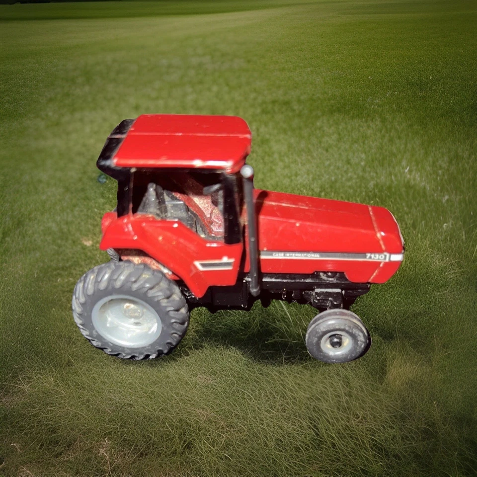 1993 Case International 7130 Vintage Toy Tractor 1/64 Scale. - Image 1 of 4