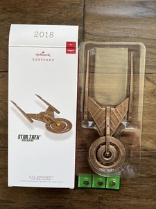 HALLMARK 2018 STAR TREK DISCOVERY U.S.S. DISCOVERY ORNAMENT - Picture 1 of 3