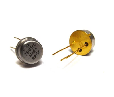 2x Fairchild F UA 78M05 HC / 7805 Spannungsregler, +5V/0.5A, TO-39, KOREA, NOS