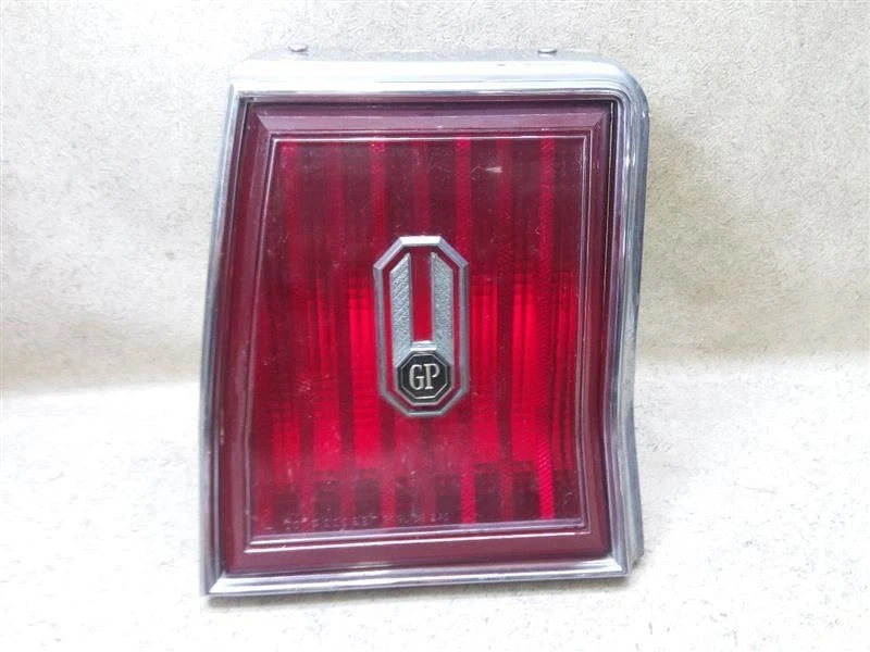 Luz trasera izquierda del conductor para 81-84 Pontiac Grand Prix K48-191118 Foto 1 de 4
