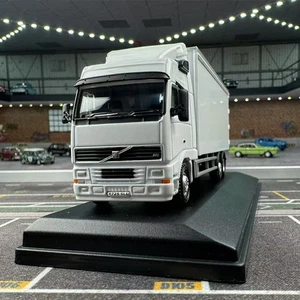 White Volvo FH Globetrotter Box Van Truck 1:76 Scale Die-Cast Alloy Model - Picture 1 of 5