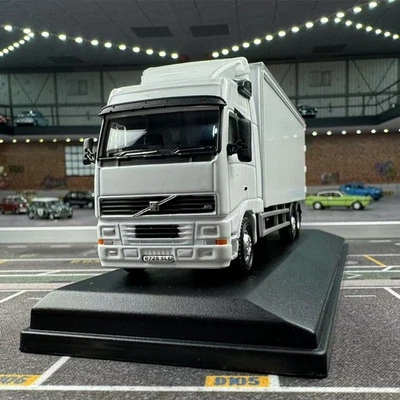 White Volvo FH Globetrotter Box Van Truck 1:76 Scale Die-Cast Alloy Model - Image 1 of 4