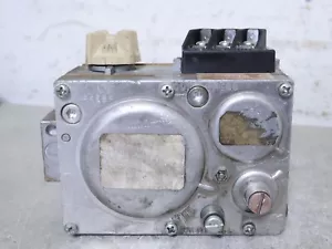 ROBERTSHAW 7100 DER-S7C HVAC Furnace Gas Valve 71F-11A-001 - Picture 1 of 10